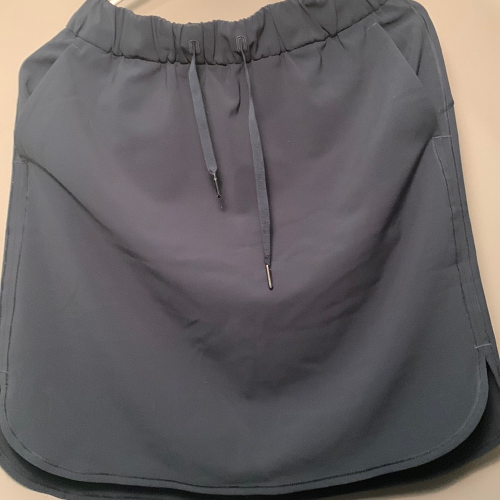 Lululemon navy blue skirt size 6